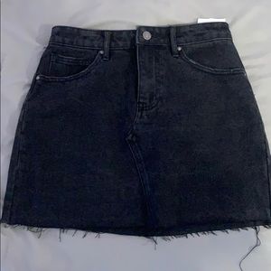 Black forever 21 denim skirt (with tags)